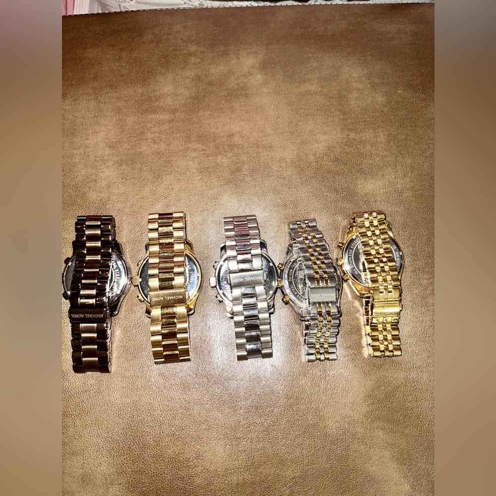 Gold Unisex Michael Kors Watch. - Picture 3 of 4